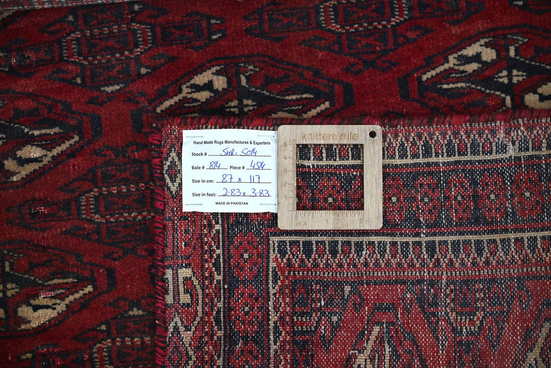 red Accent rug 2' 10" x 3' 10"
