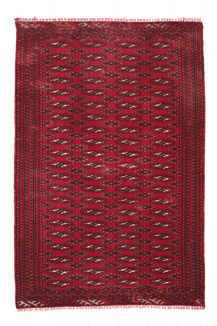 red Accent rug 3' 2" x 4' 10"
