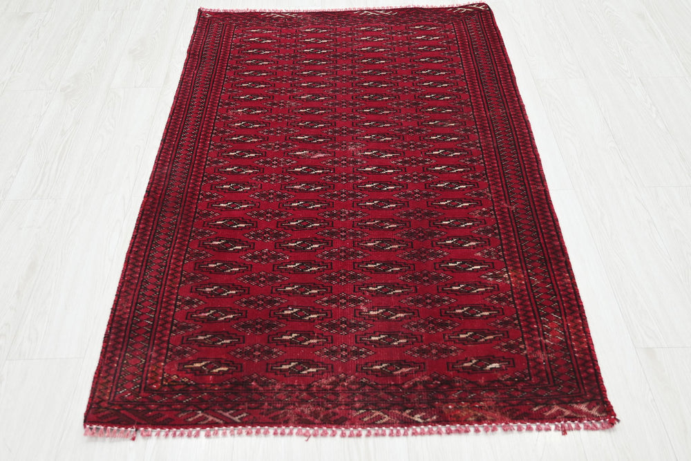 red Accent rug 3' 2" x 4' 10"