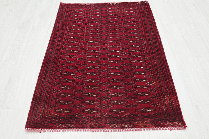 red Accent rug 3' 2" x 4' 10"