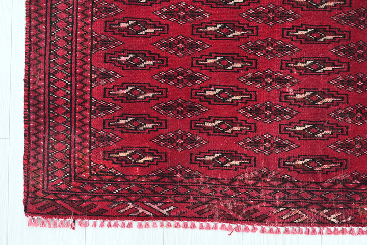 red Accent rug 3' 2" x 4' 10"