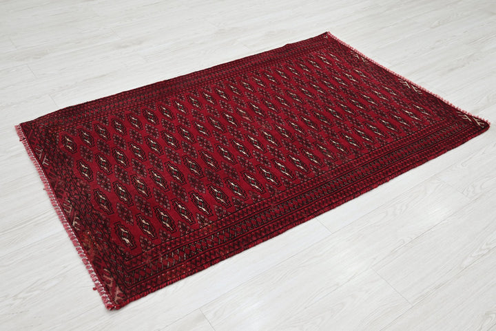 red Accent rug 3' 2" x 4' 10"