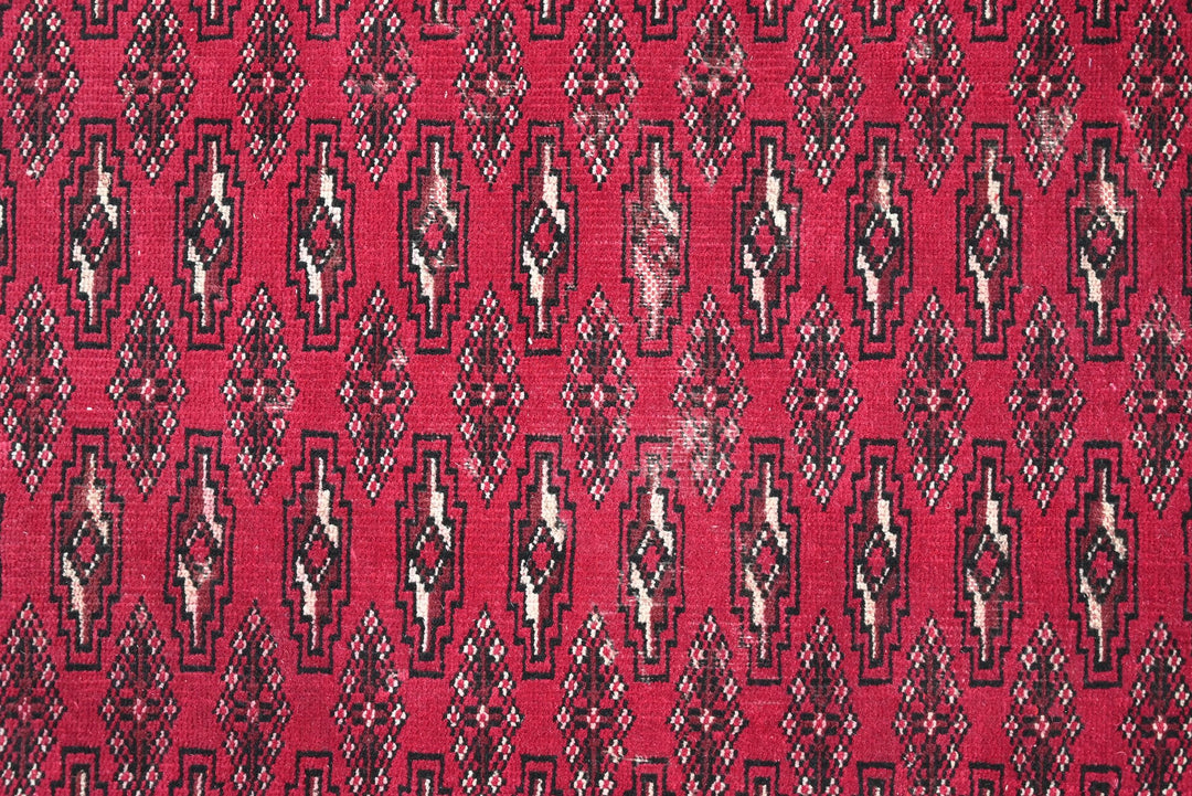 red Accent rug 3' 2" x 4' 10"
