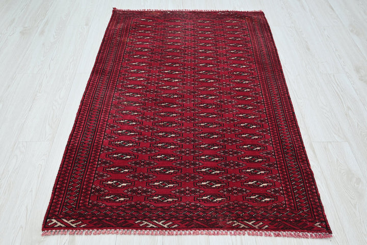 red Accent rug 3' 2" x 4' 10"