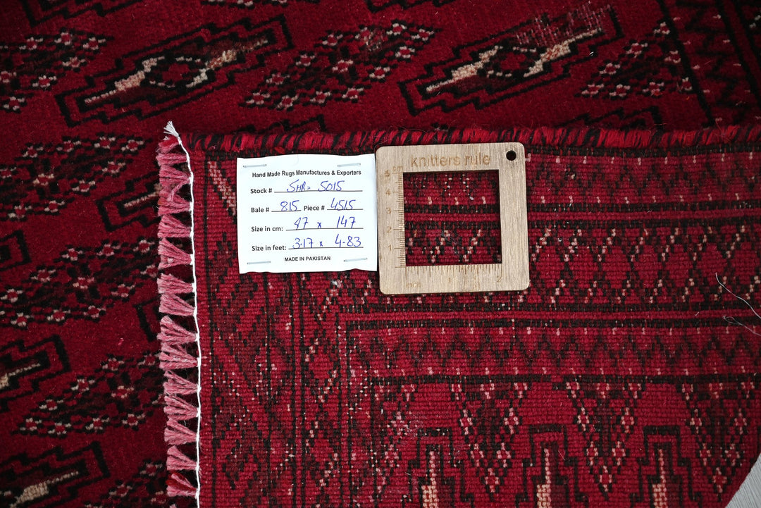 red Accent rug 3' 2" x 4' 10"