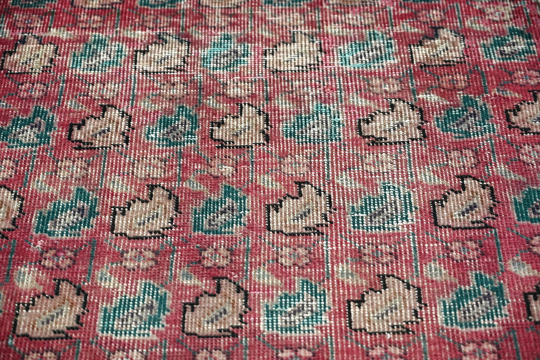 red Accent rug 2' 9" x 4' 2"