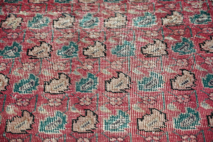 red Accent rug 2' 9" x 4' 2"