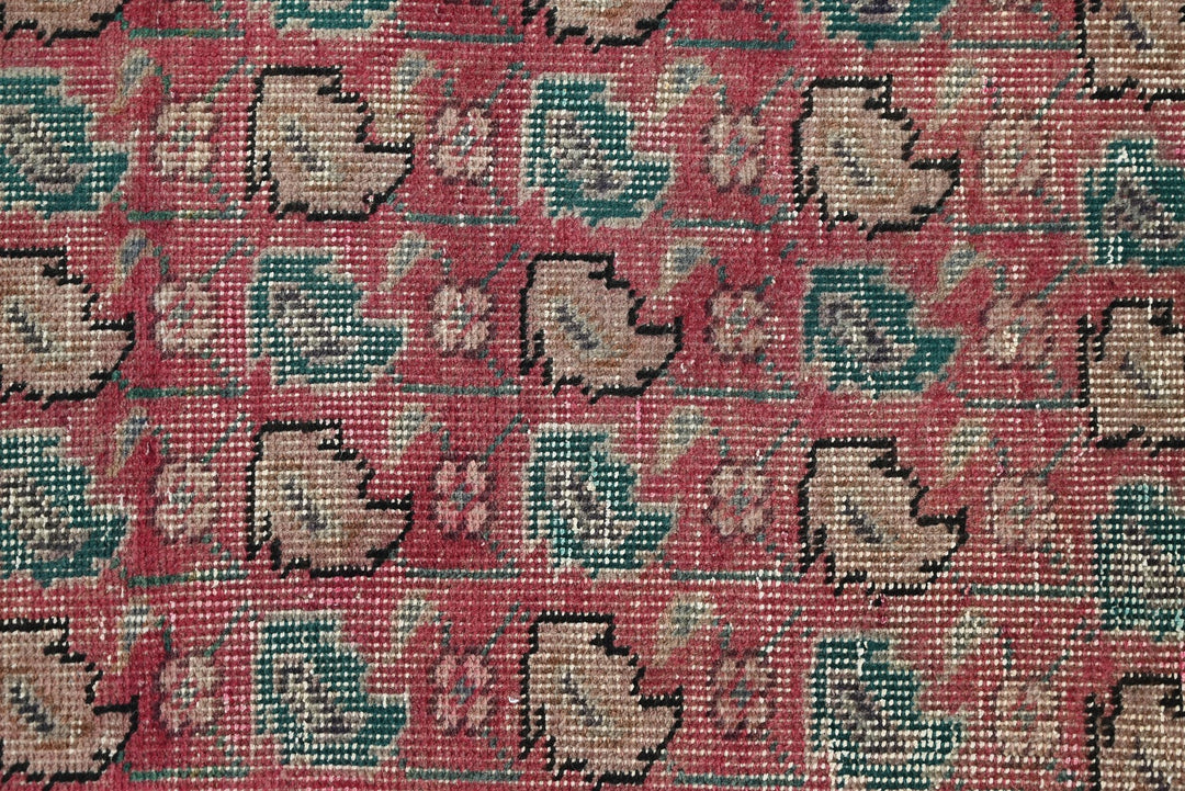 red Accent rug 2' 9" x 4' 2"