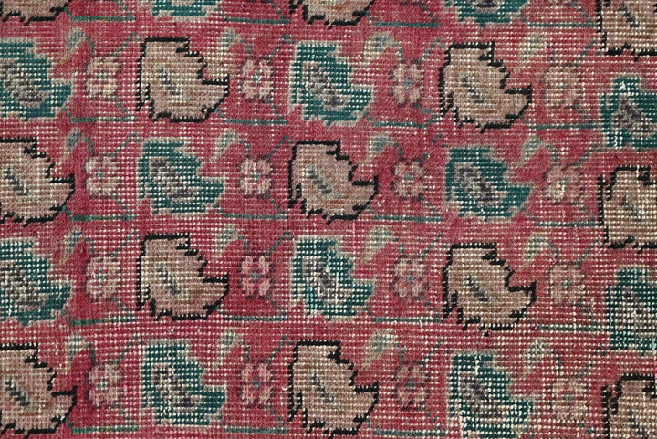 red Accent rug 2' 9" x 4' 2"