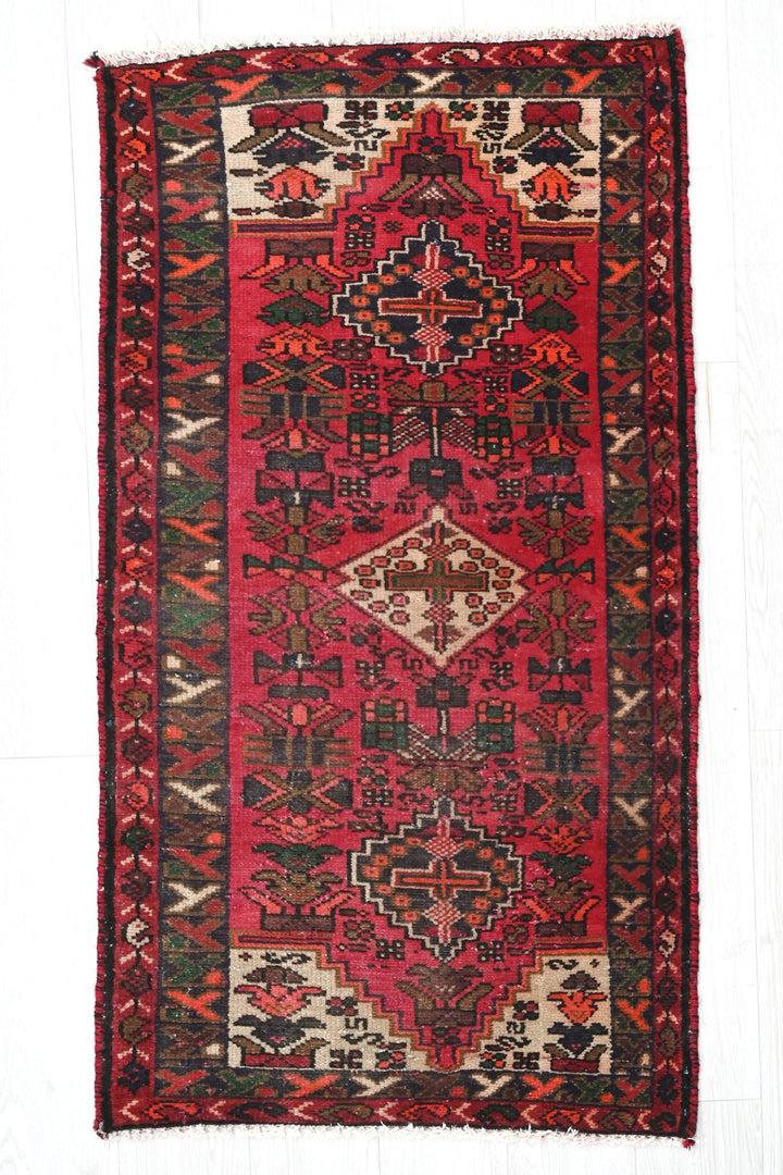 red Accent rug 2' 3" x 4' 4"