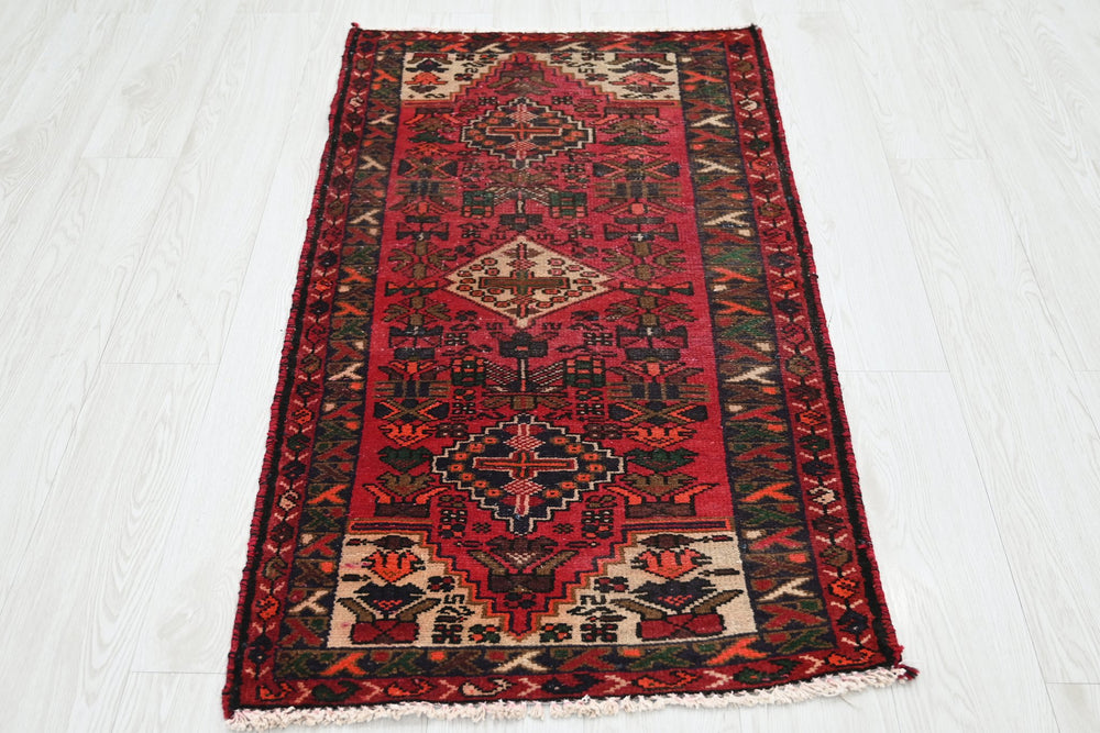 red Accent rug 2' 3" x 4' 4"