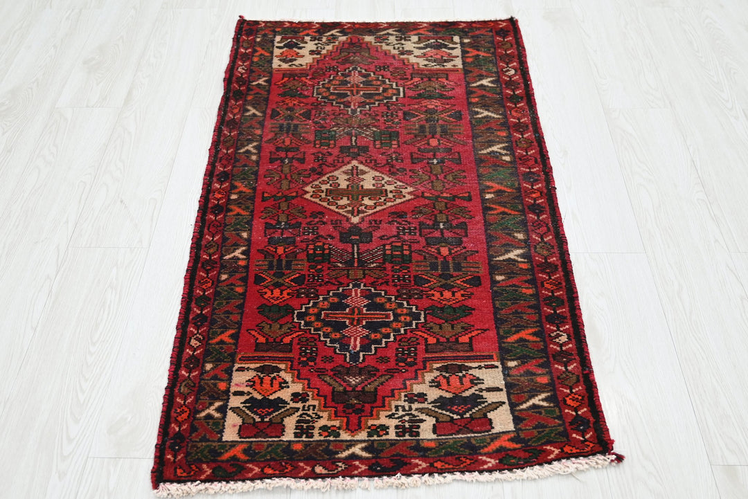 red Accent rug 2' 3" x 4' 4"