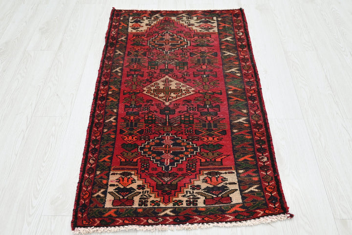 red Accent rug 2' 3" x 4' 4"