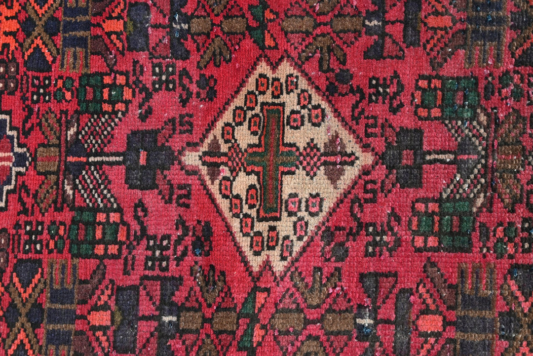 red Accent rug 2' 3" x 4' 4"