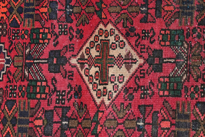 red Accent rug 2' 3" x 4' 4"