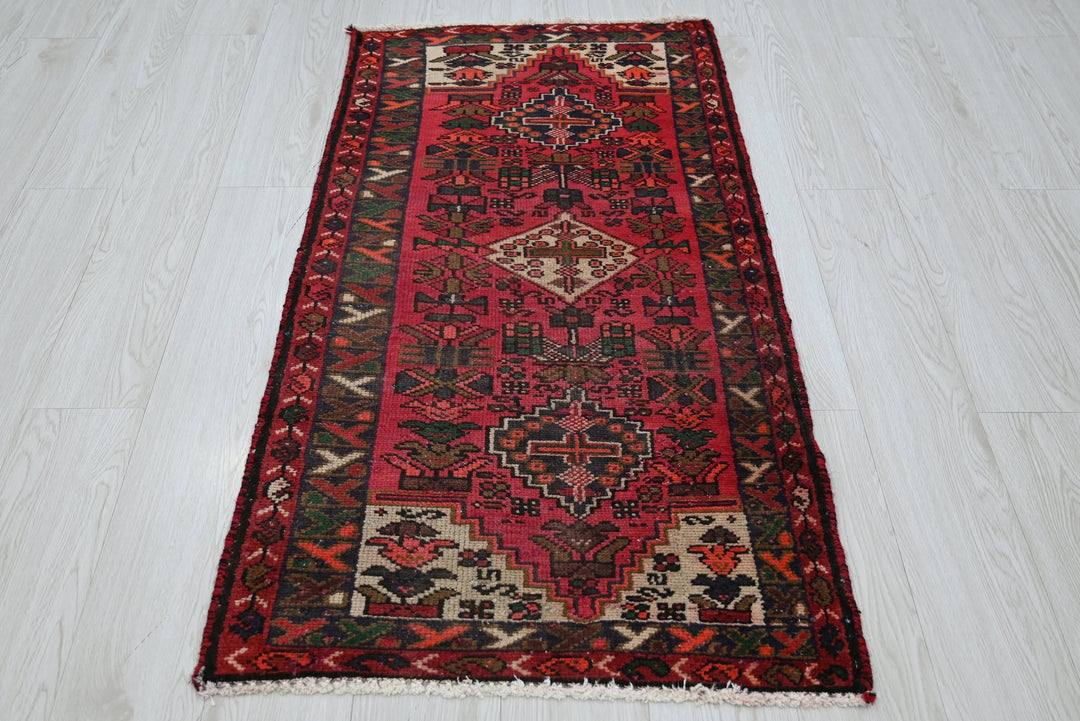 red Accent rug 2' 3" x 4' 4"