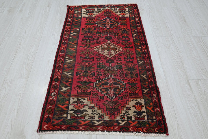 red Accent rug 2' 3" x 4' 4"