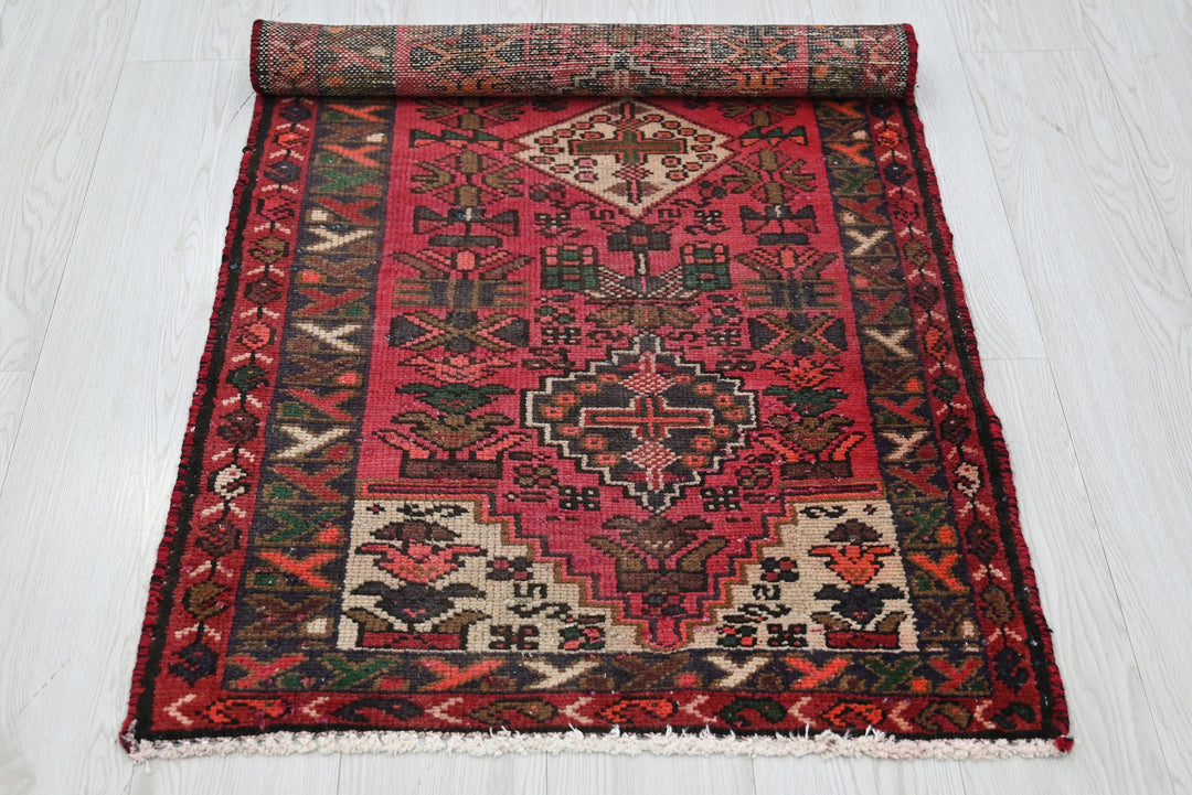 red Accent rug 2' 3" x 4' 4"