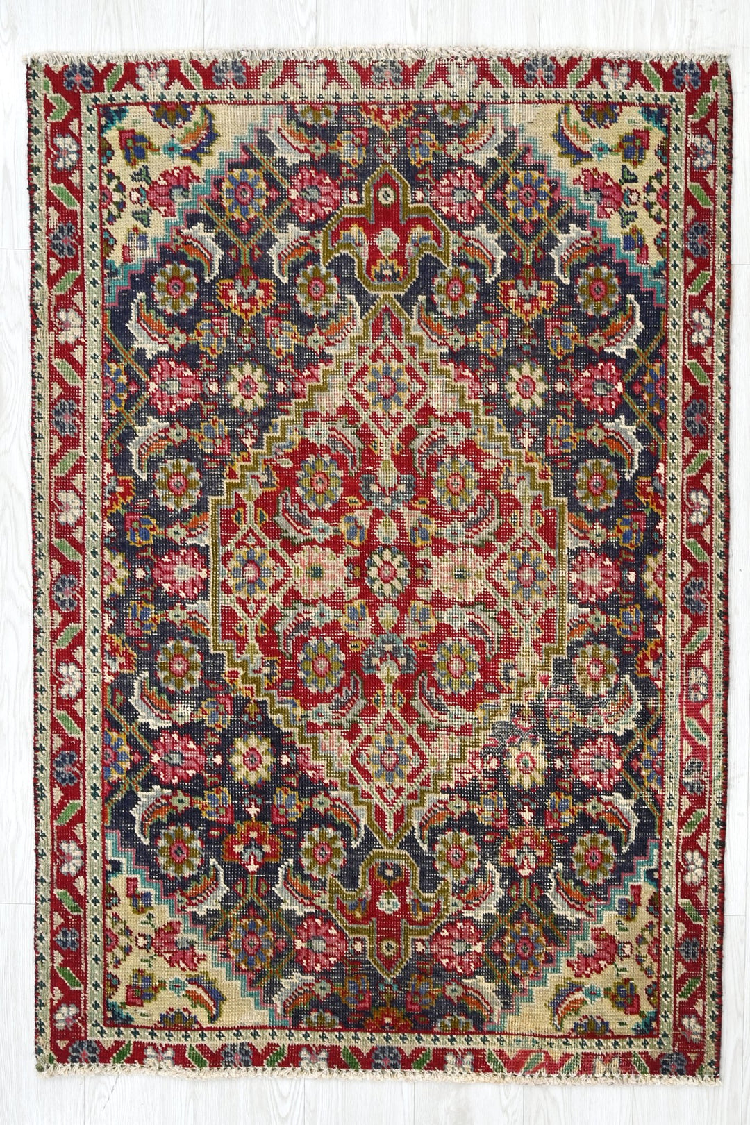 blue Accent rug 3' 1" x 4' 7"