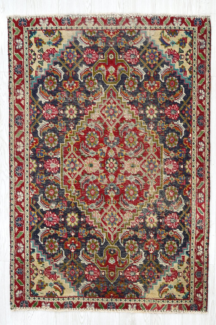 blue Accent rug 3' 1" x 4' 7"