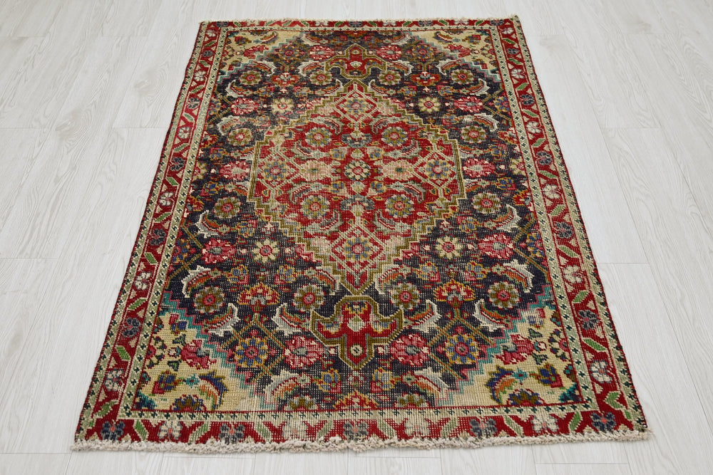 blue Accent rug 3' 1" x 4' 7"