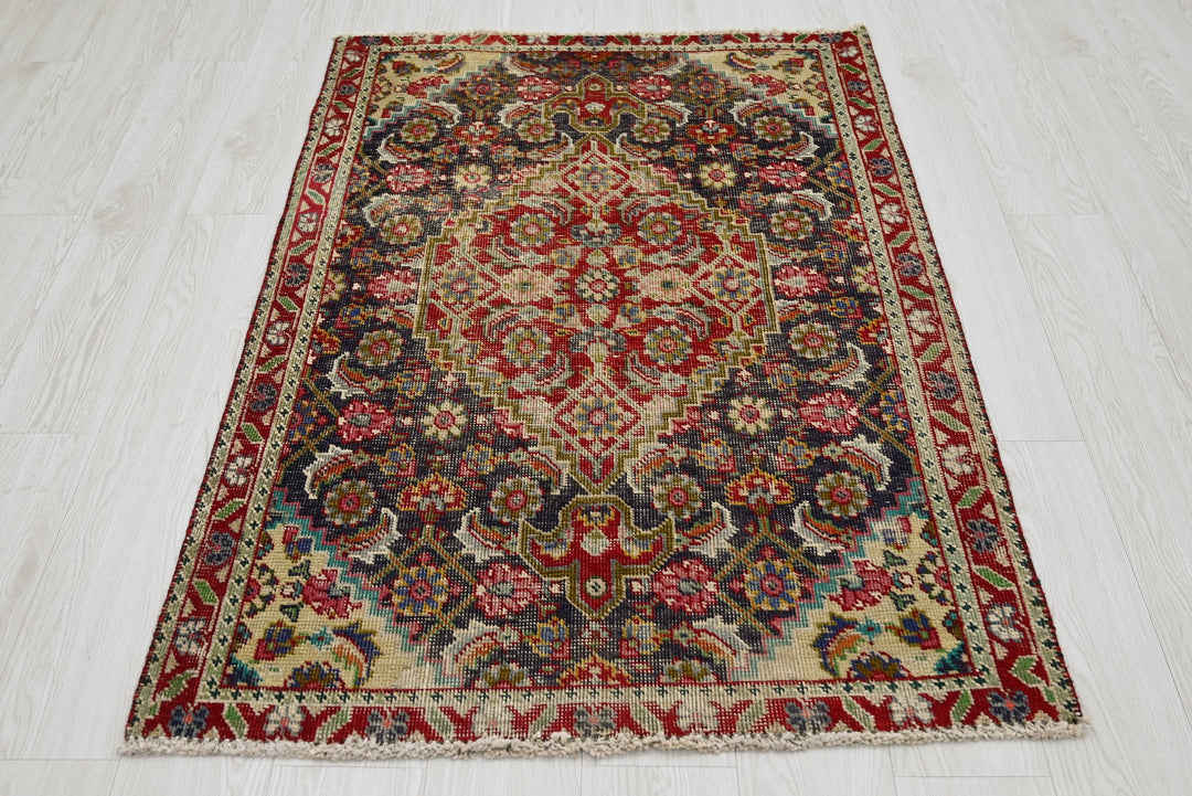 blue Accent rug 3' 1" x 4' 7"