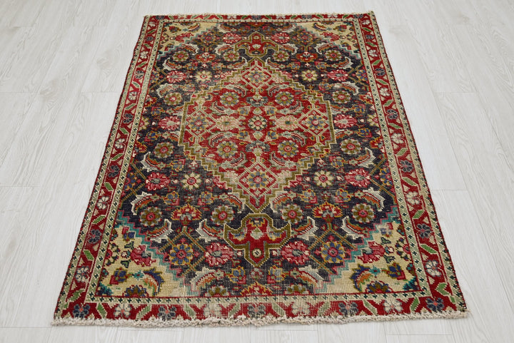 blue Accent rug 3' 1" x 4' 7"