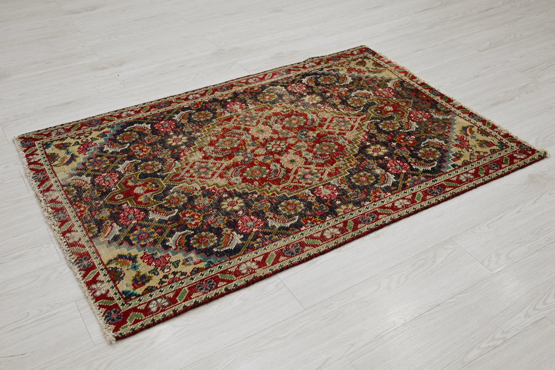 blue Accent rug 3' 1" x 4' 7"