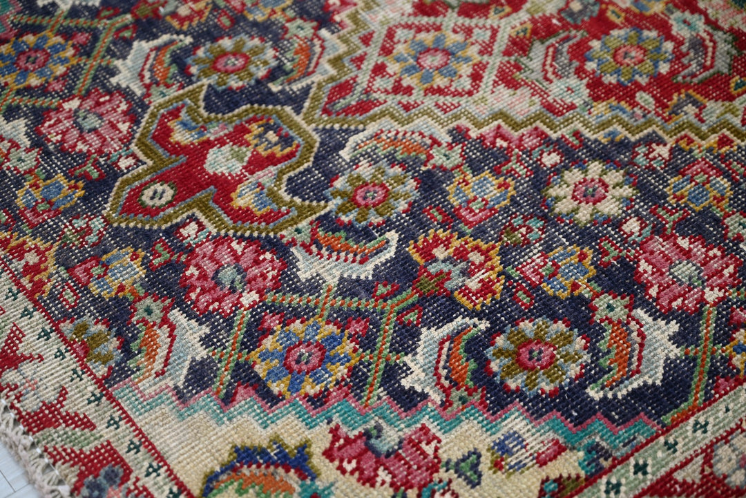 blue Accent rug 3' 1" x 4' 7"