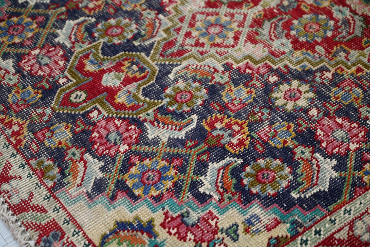 blue Accent rug 3' 1" x 4' 7"