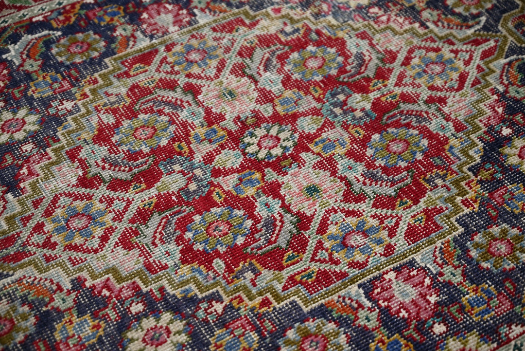 blue Accent rug 3' 1" x 4' 7"