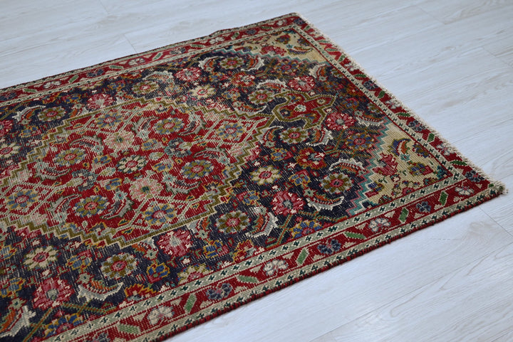 blue Accent rug 3' 1" x 4' 7"