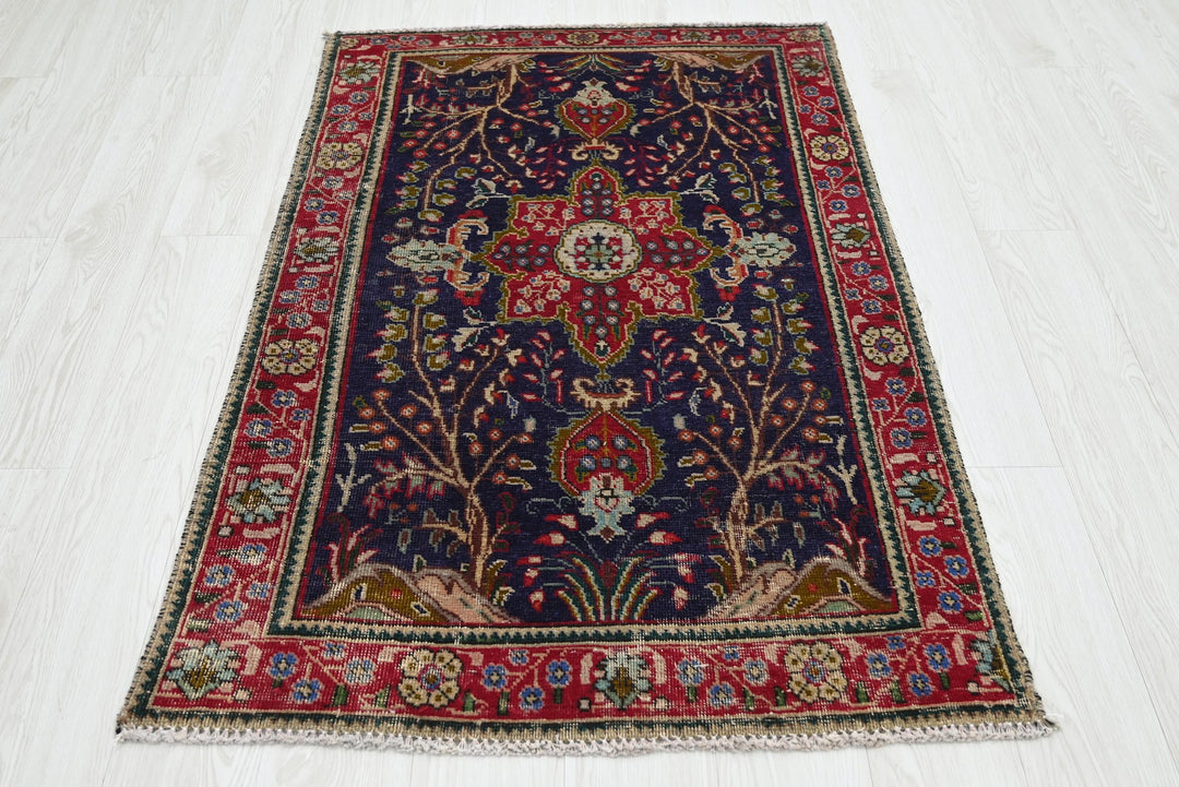 blue Accent rug 3' 0" x 4' 8"