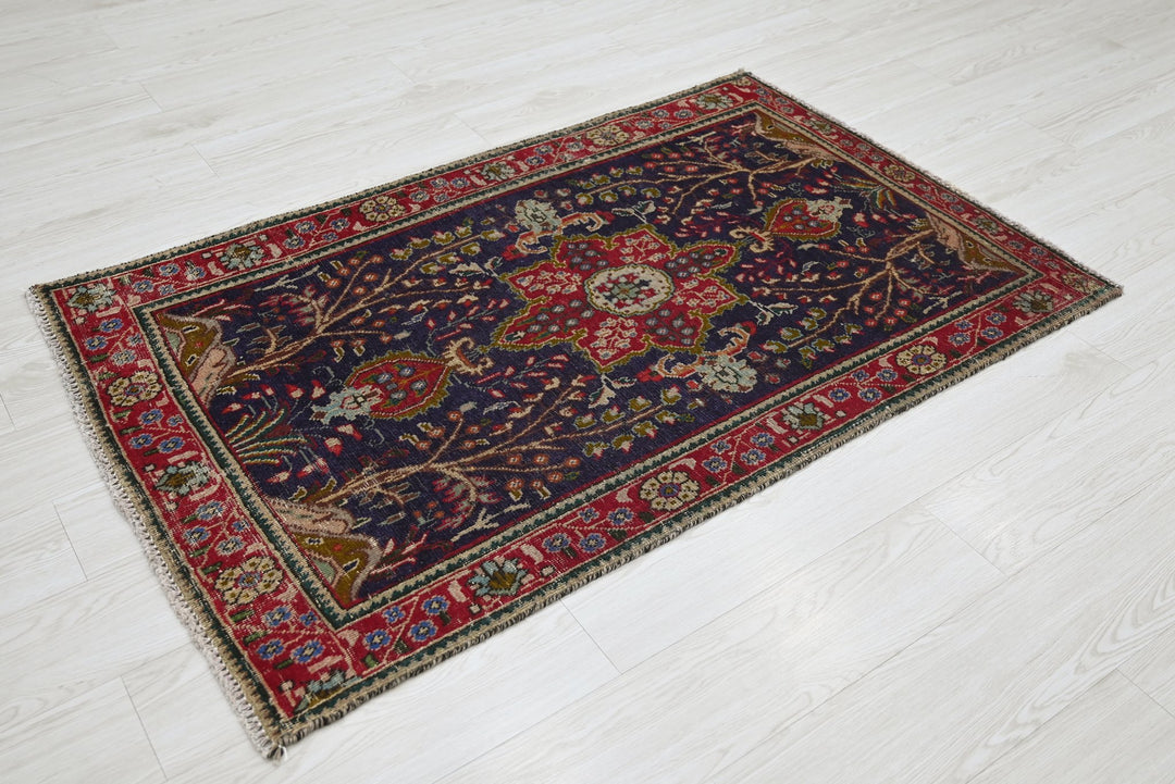 blue Accent rug 3' 0" x 4' 8"