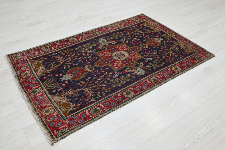 blue Accent rug 3' 0" x 4' 8"