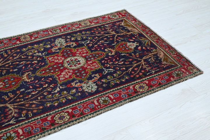 blue Accent rug 3' 0" x 4' 8"