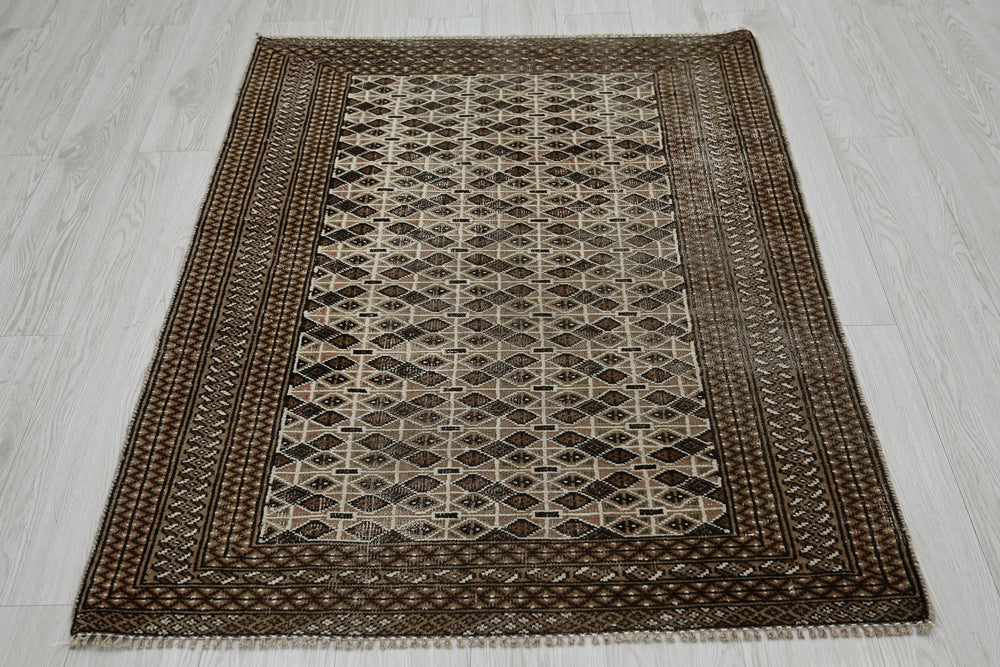brown Accent rug 3' 3" x 4' 4"