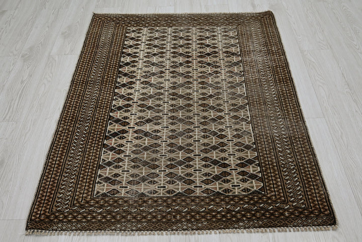 brown Accent rug 3' 3" x 4' 4"