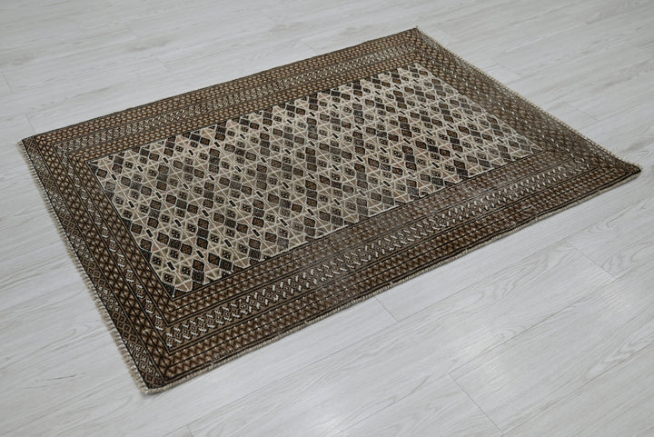 brown Accent rug 3' 3" x 4' 4"