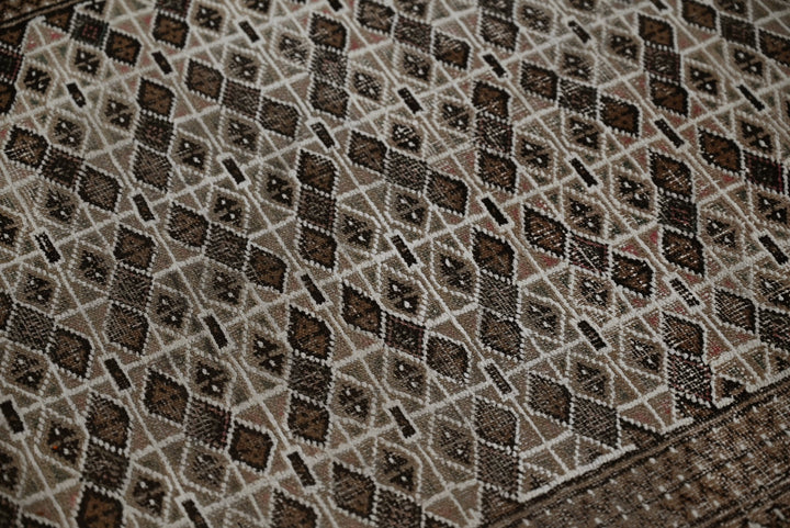 brown Accent rug 3' 3" x 4' 4"