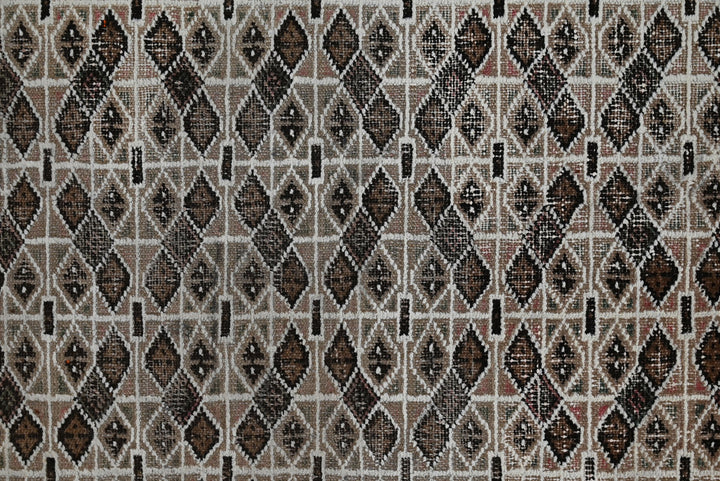 brown Accent rug 3' 3" x 4' 4"