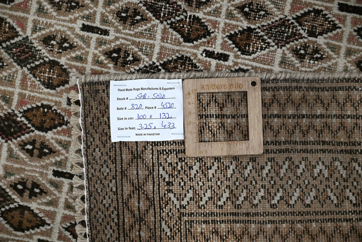 brown Accent rug 3' 3" x 4' 4"