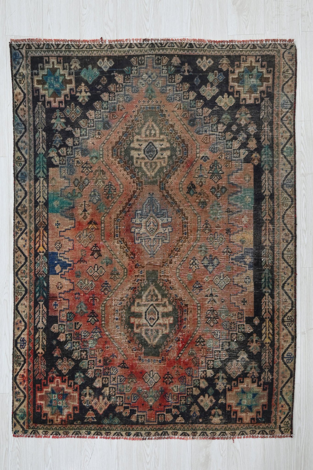 brown Accent rug 3' 10" x 5' 1"