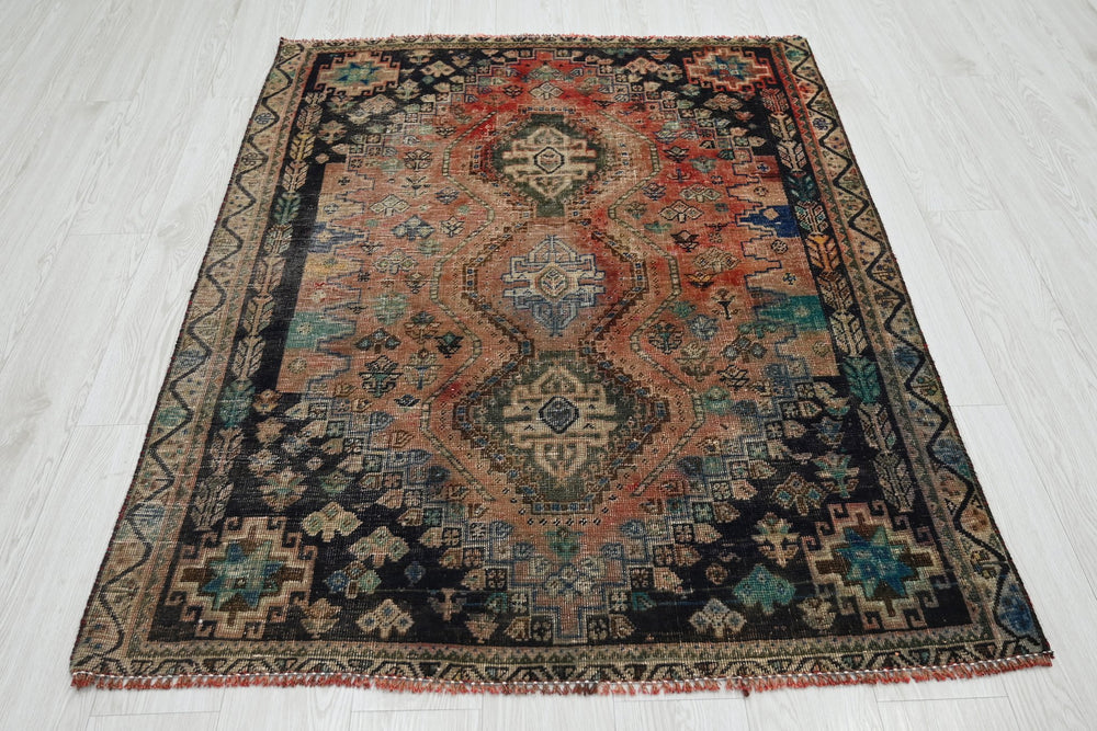 brown Accent rug 3' 10" x 5' 1"