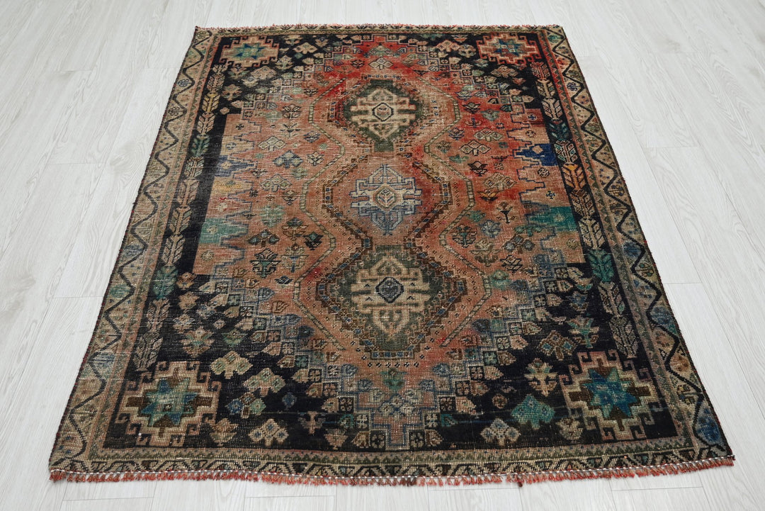 brown Accent rug 3' 10" x 5' 1"