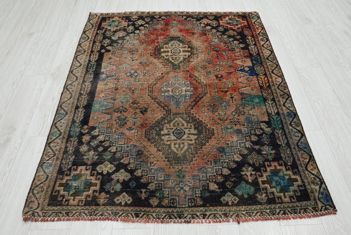 brown Accent rug 3' 10" x 5' 1"