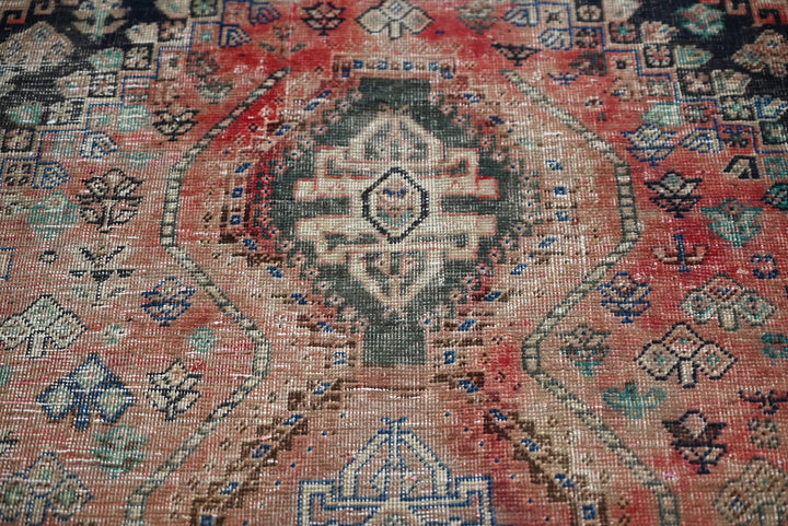 brown Accent rug 3' 10" x 5' 1"