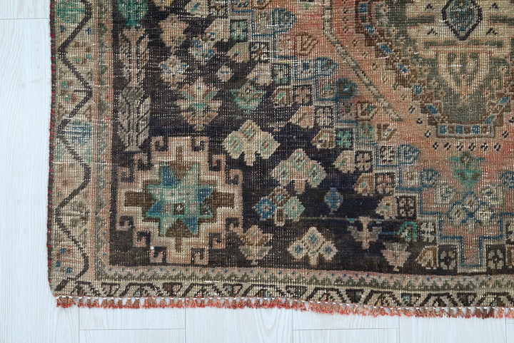 brown Accent rug 3' 10" x 5' 1"