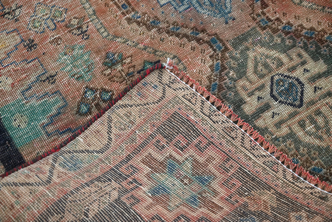 brown Accent rug 3' 10" x 5' 1"