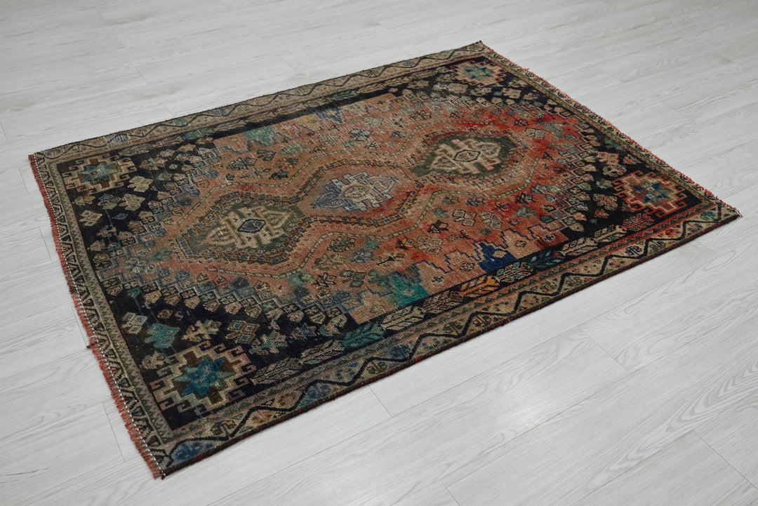 brown Accent rug 3' 10" x 5' 1"